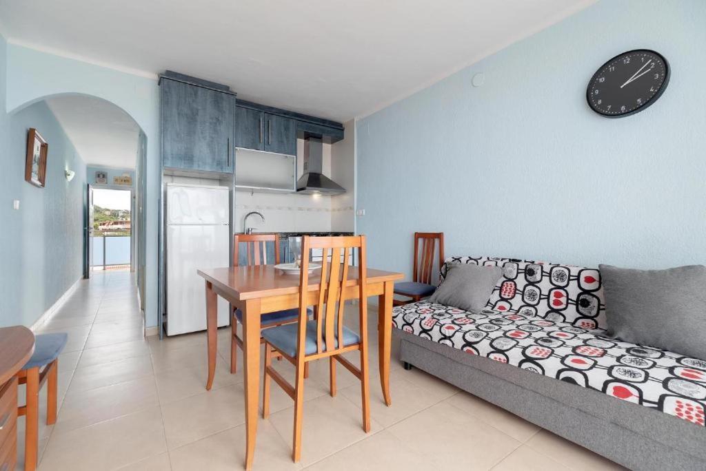 Apartamentos Denis Castelldefels Eksteriør billede